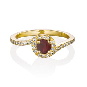 טבעת רובי עם יהלומים אלגנטית בעיצוב טוויסט זהב צהוב GAL